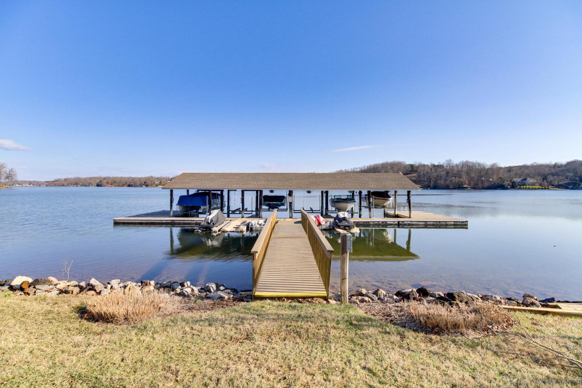 Lakefront Moneta Home With Community Boat Dock! Exterior photo